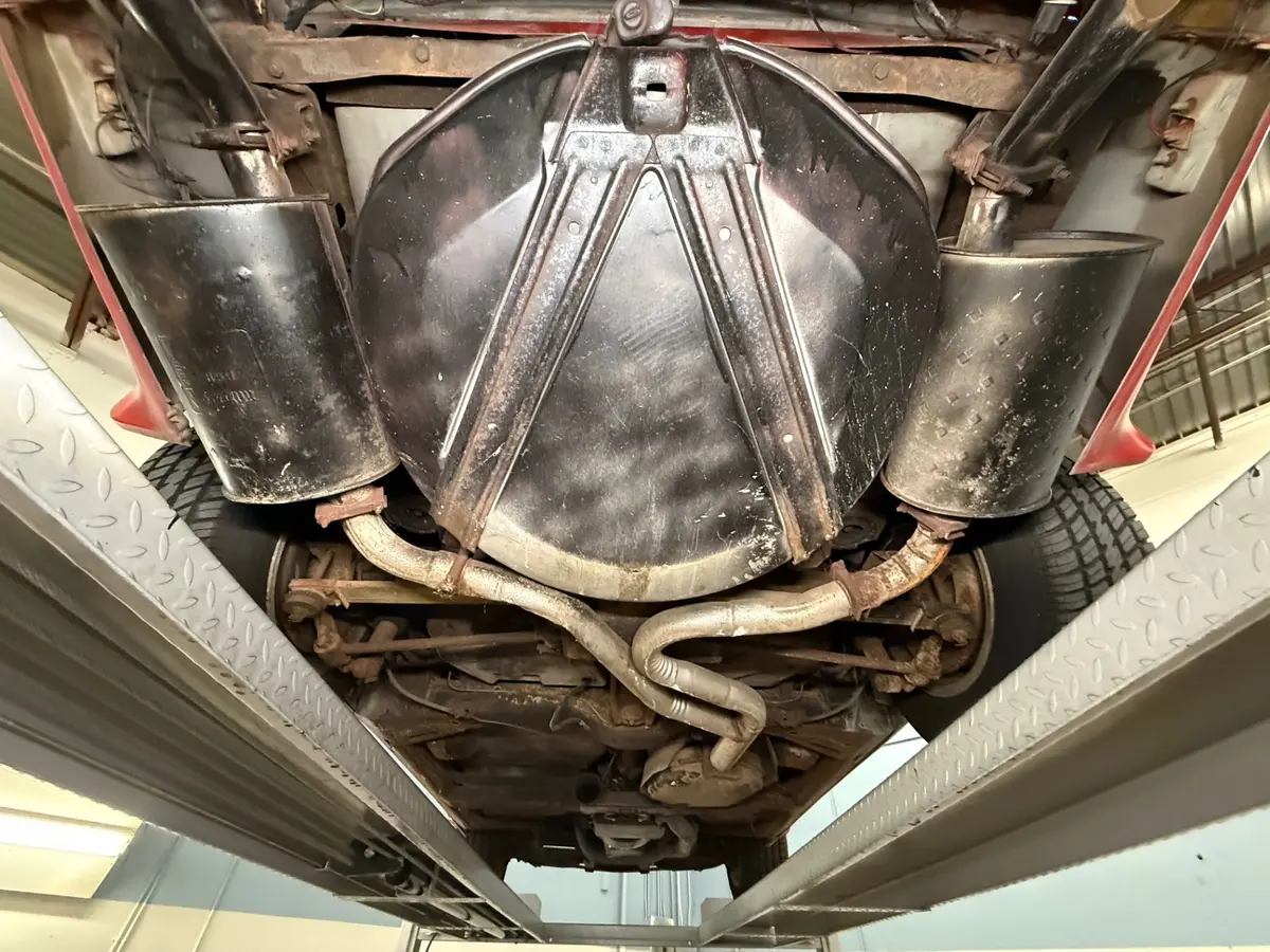Vehicle photo 37