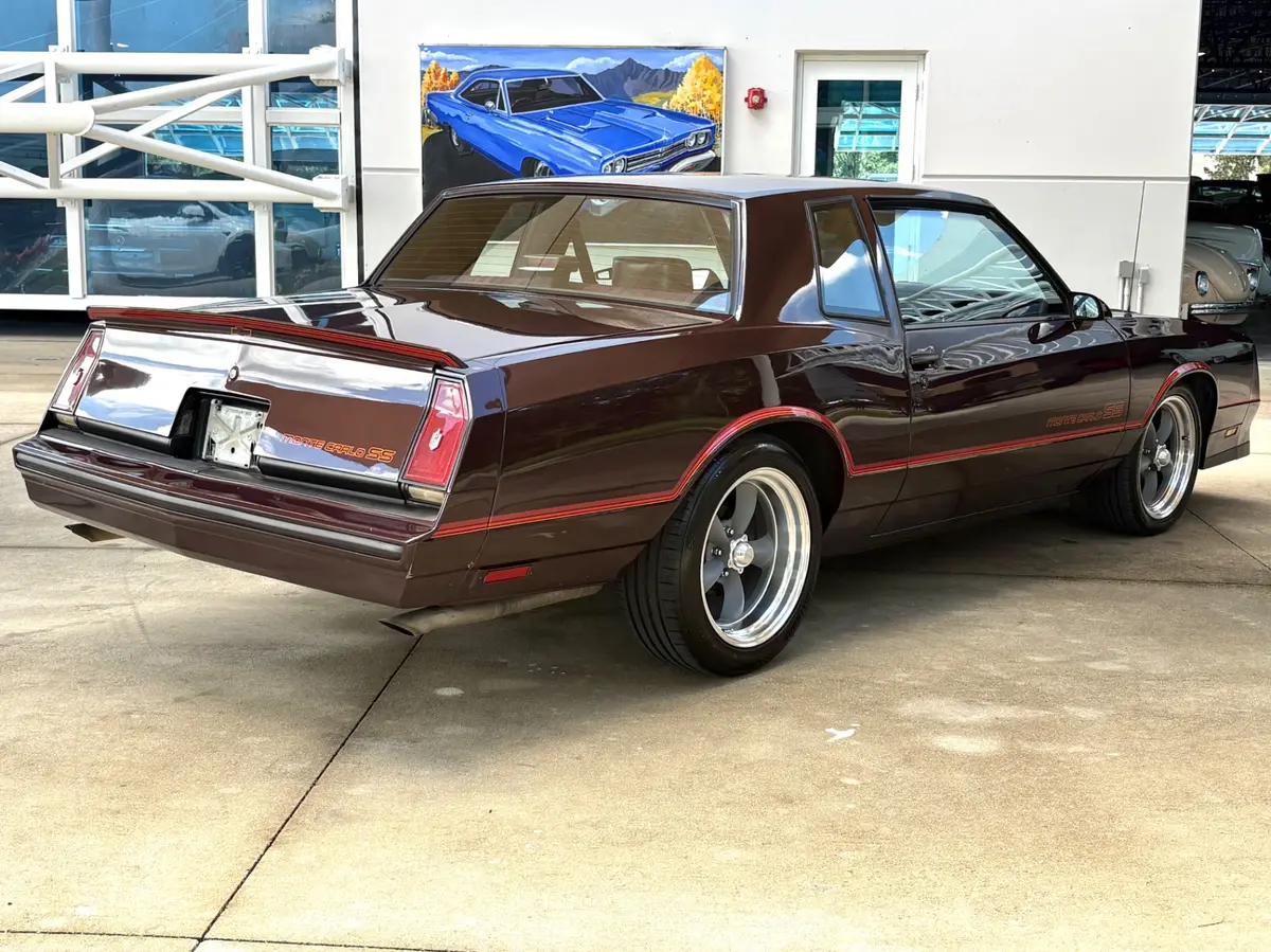 Vehicle photo 6