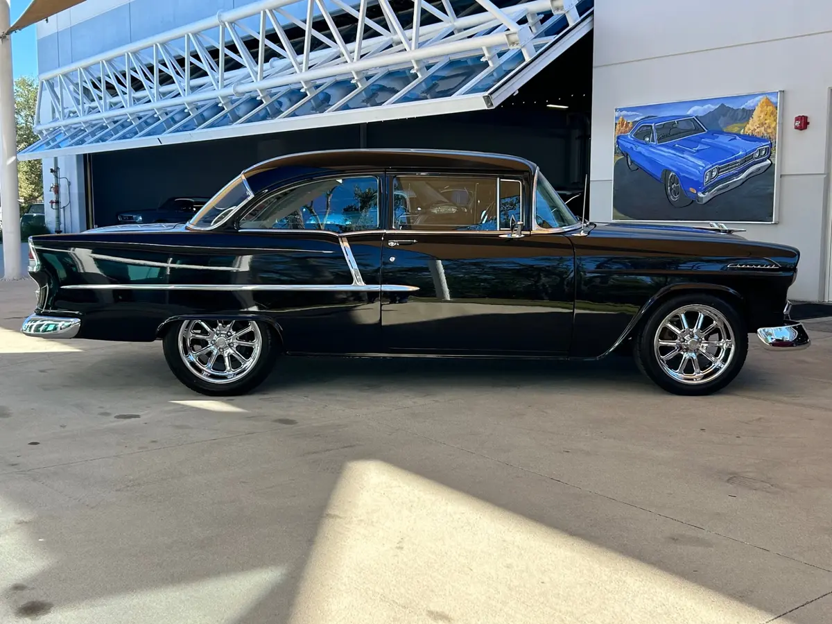 Vehicle photo 4