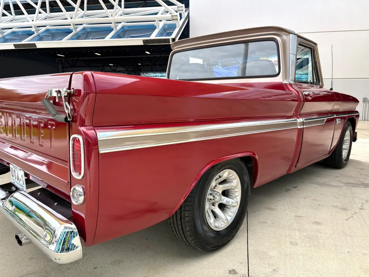 Vehicle photo 16