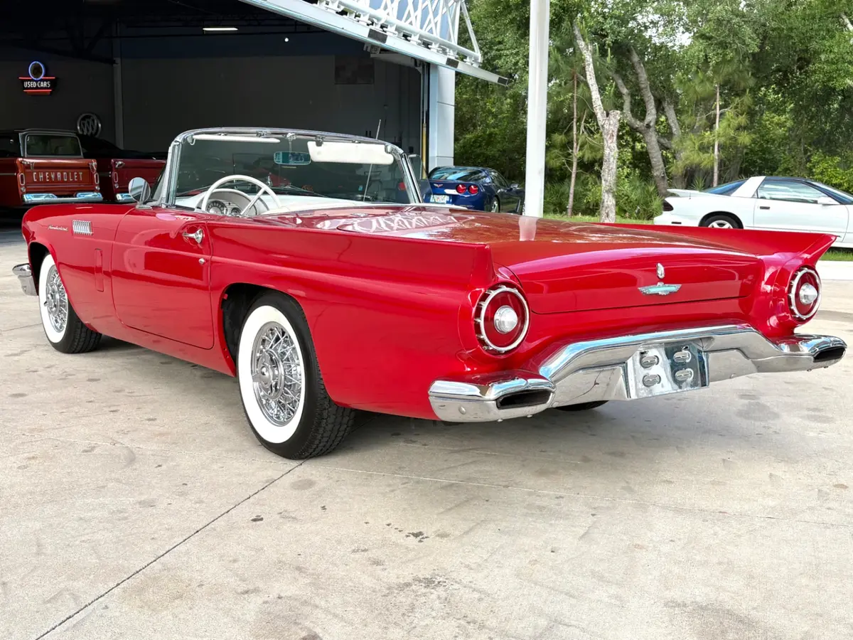 Vehicle photo 10