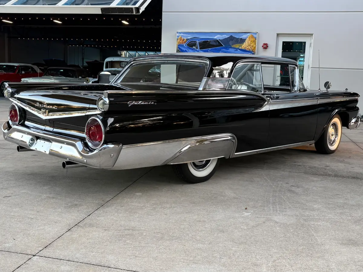 Vehicle photo 6
