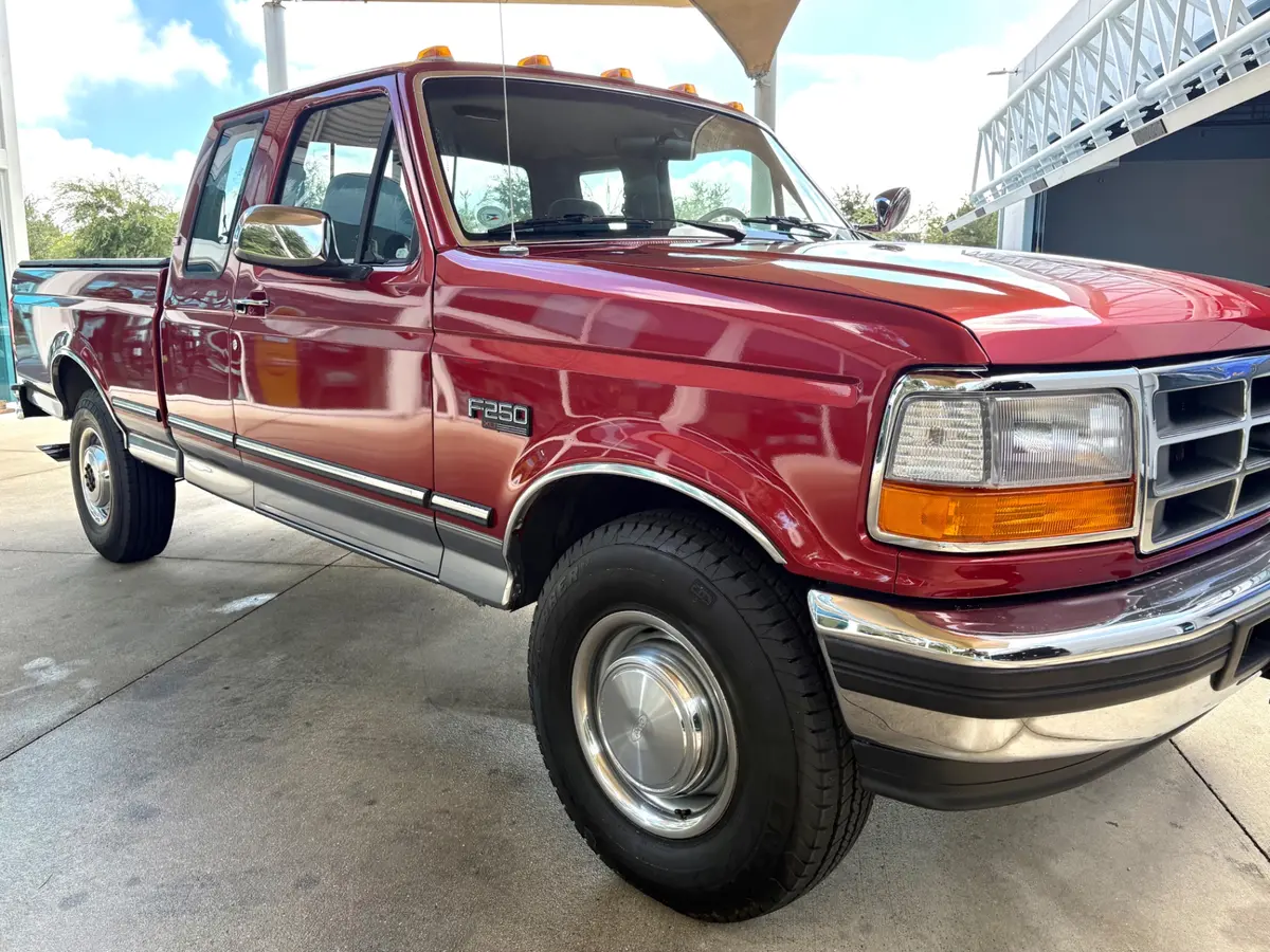 Vehicle photo 18