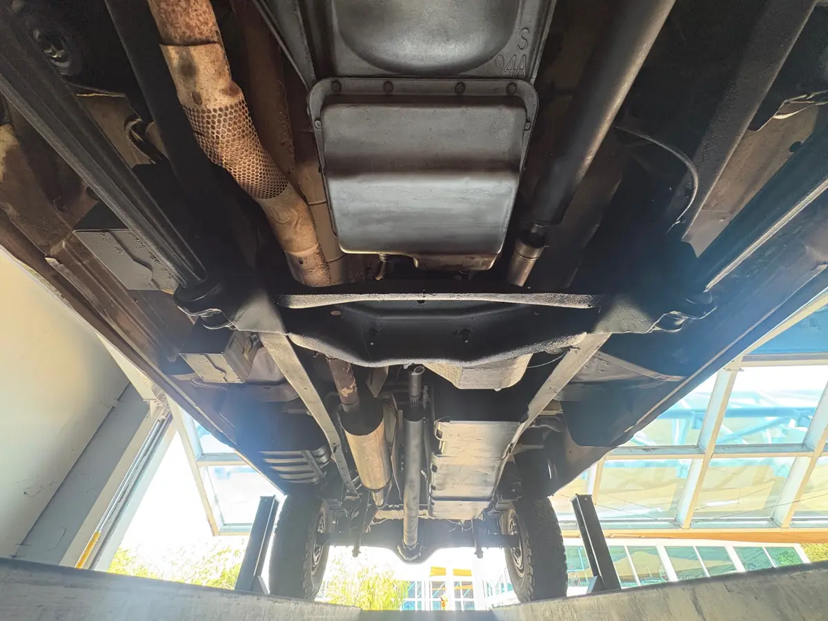 Vehicle photo 54
