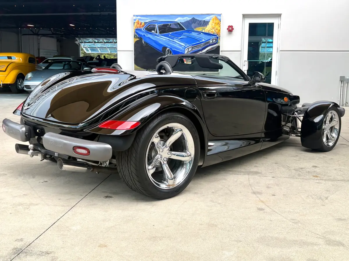 Vehicle photo 6