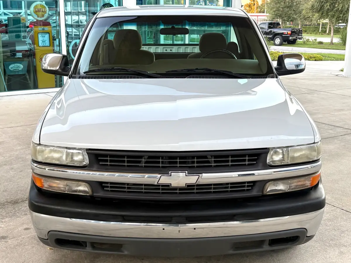 Vehicle photo 3