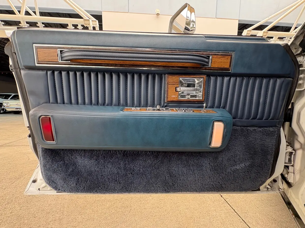 Vehicle photo 32