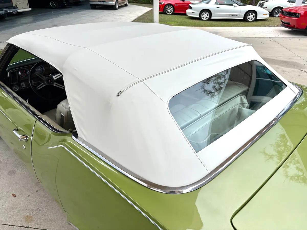Vehicle photo 25