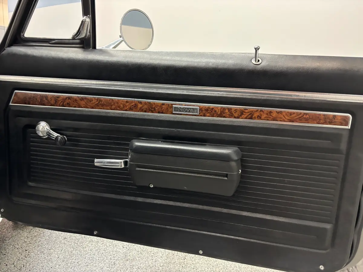 Vehicle photo 34