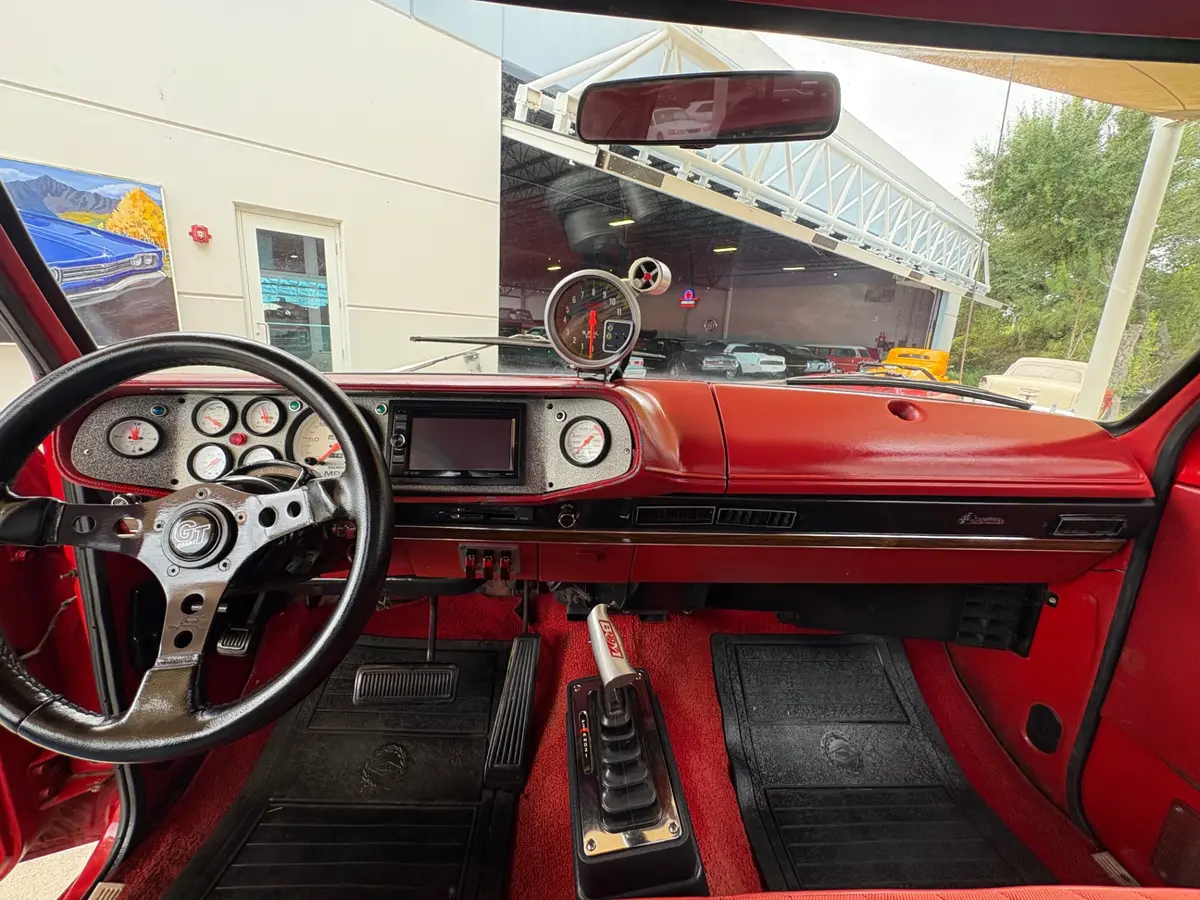 Vehicle photo 36