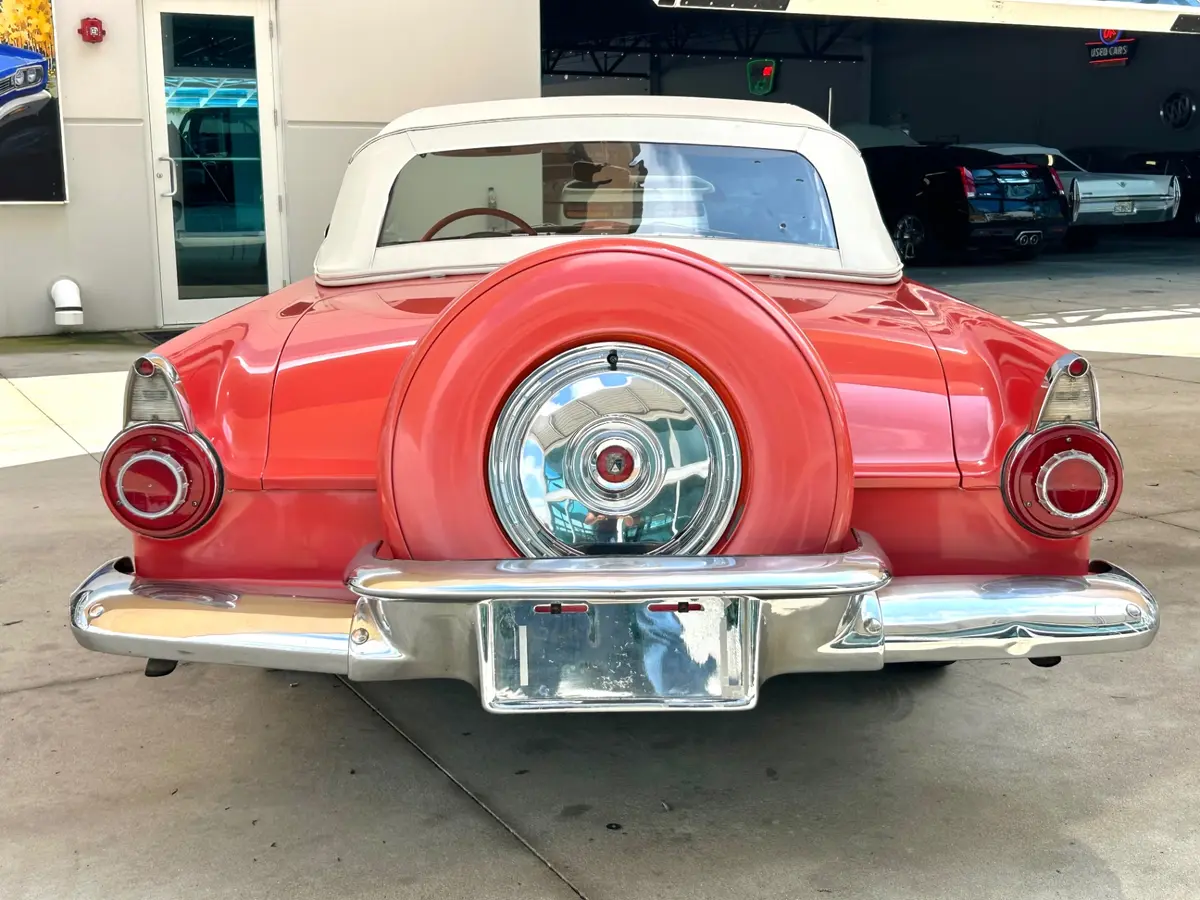 Vehicle photo 19
