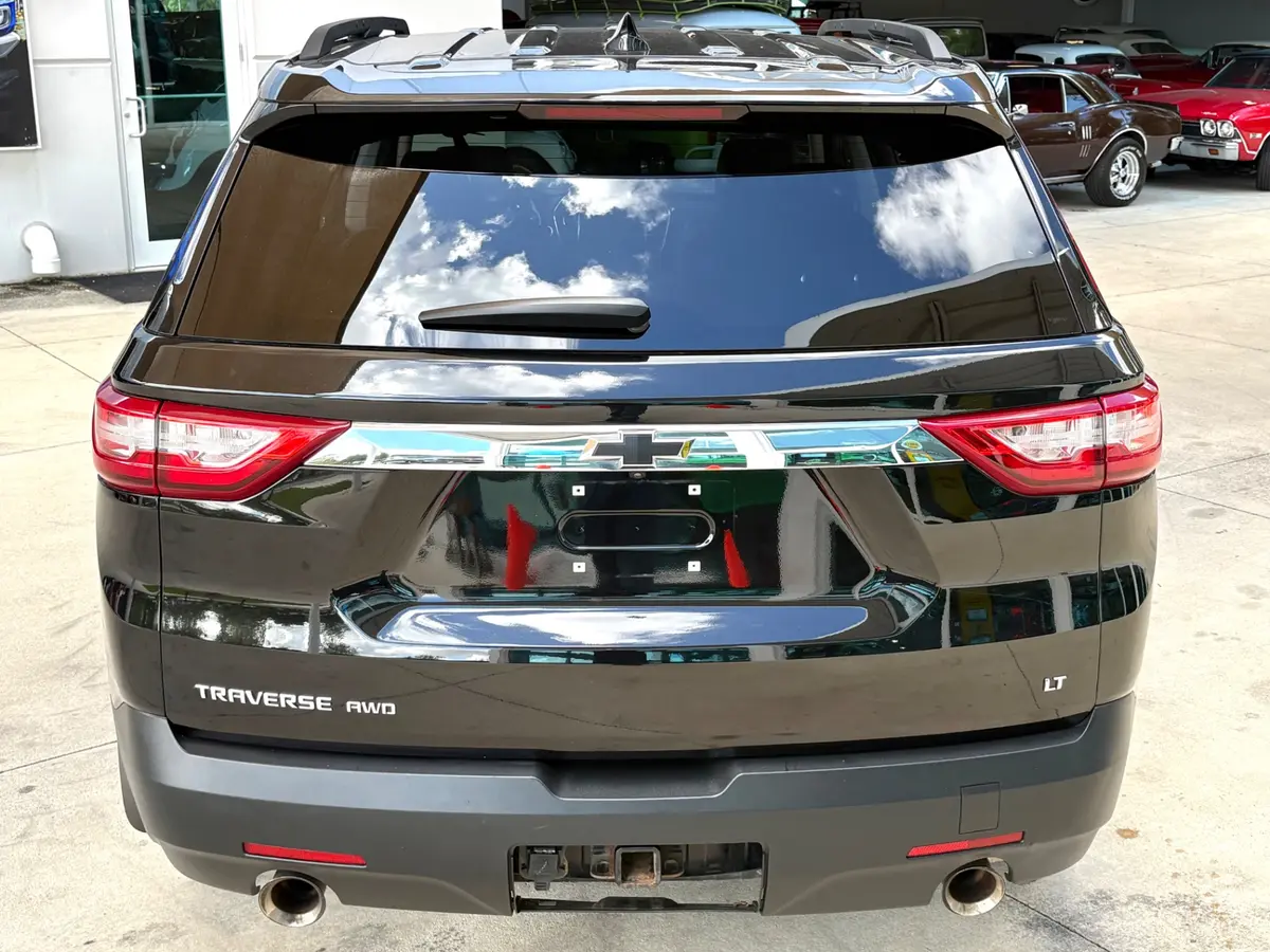 Vehicle photo 8