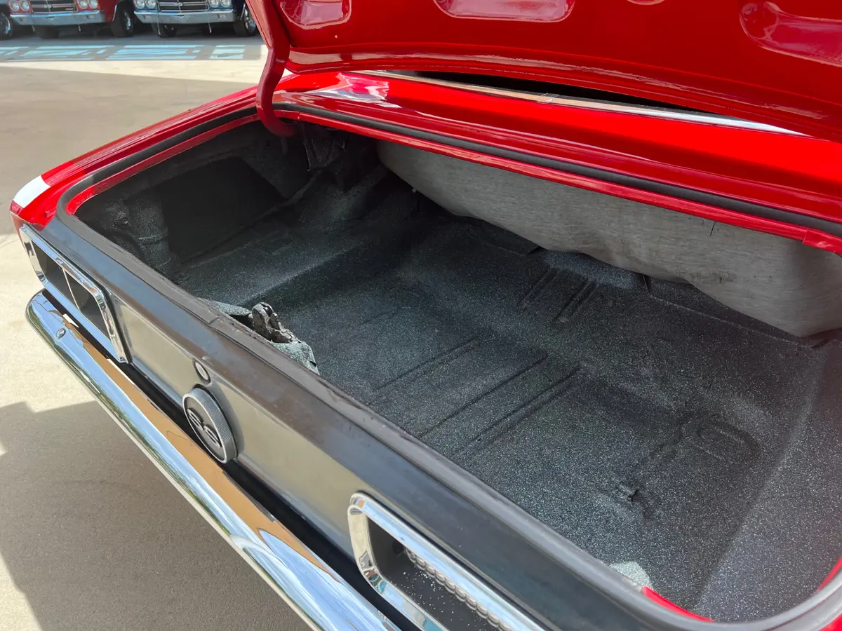 Vehicle photo 20