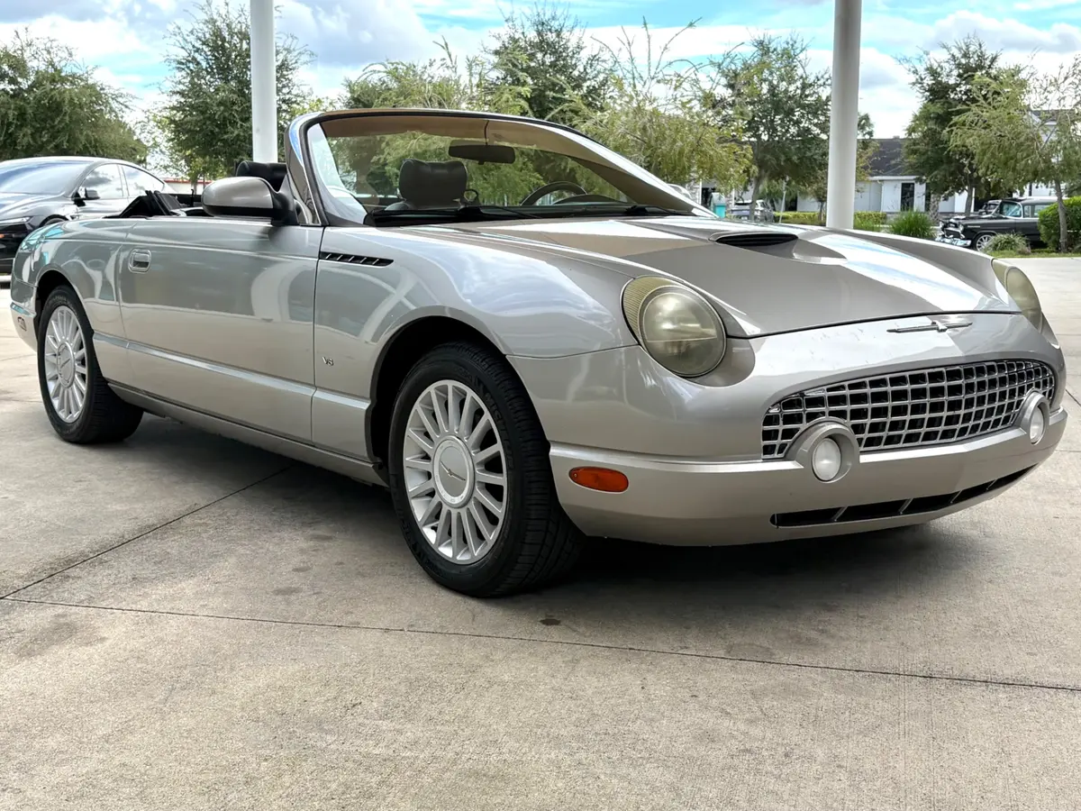 Vehicle photo 4