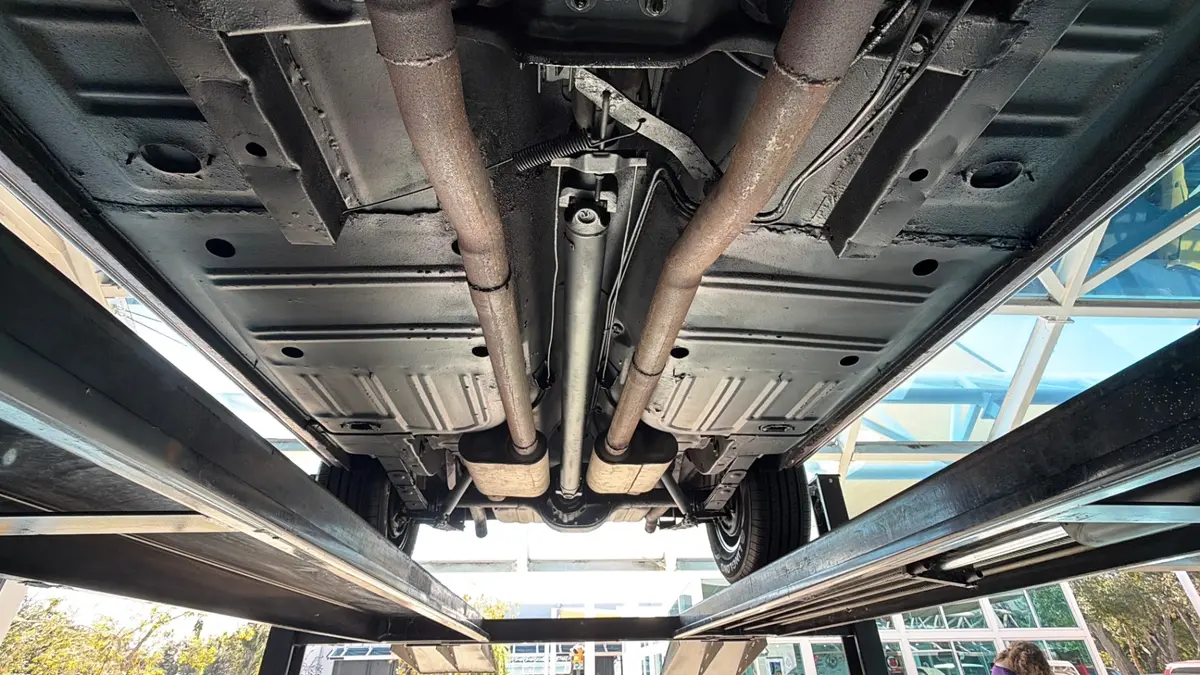 Vehicle photo 52