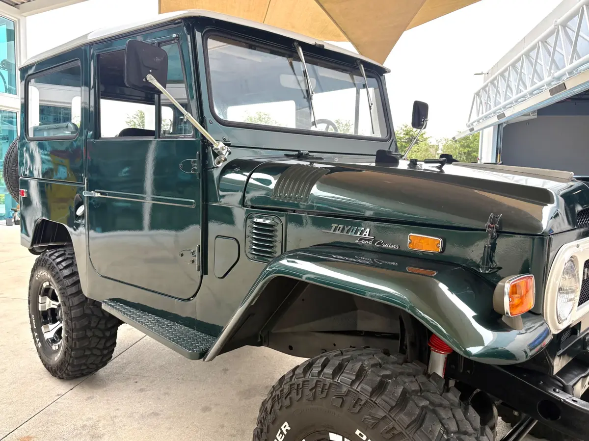 Vehicle photo 19