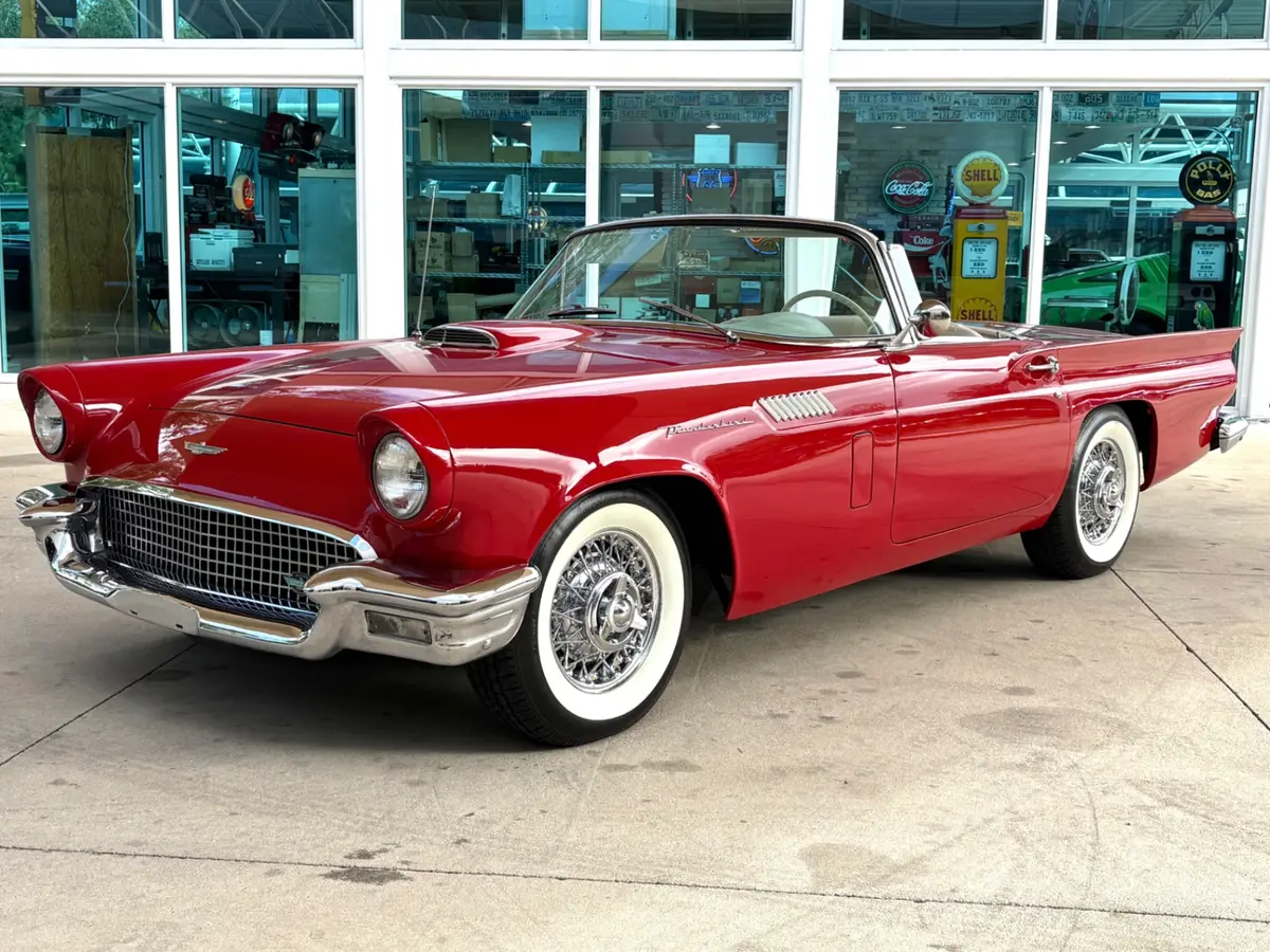 Vehicle photo 12