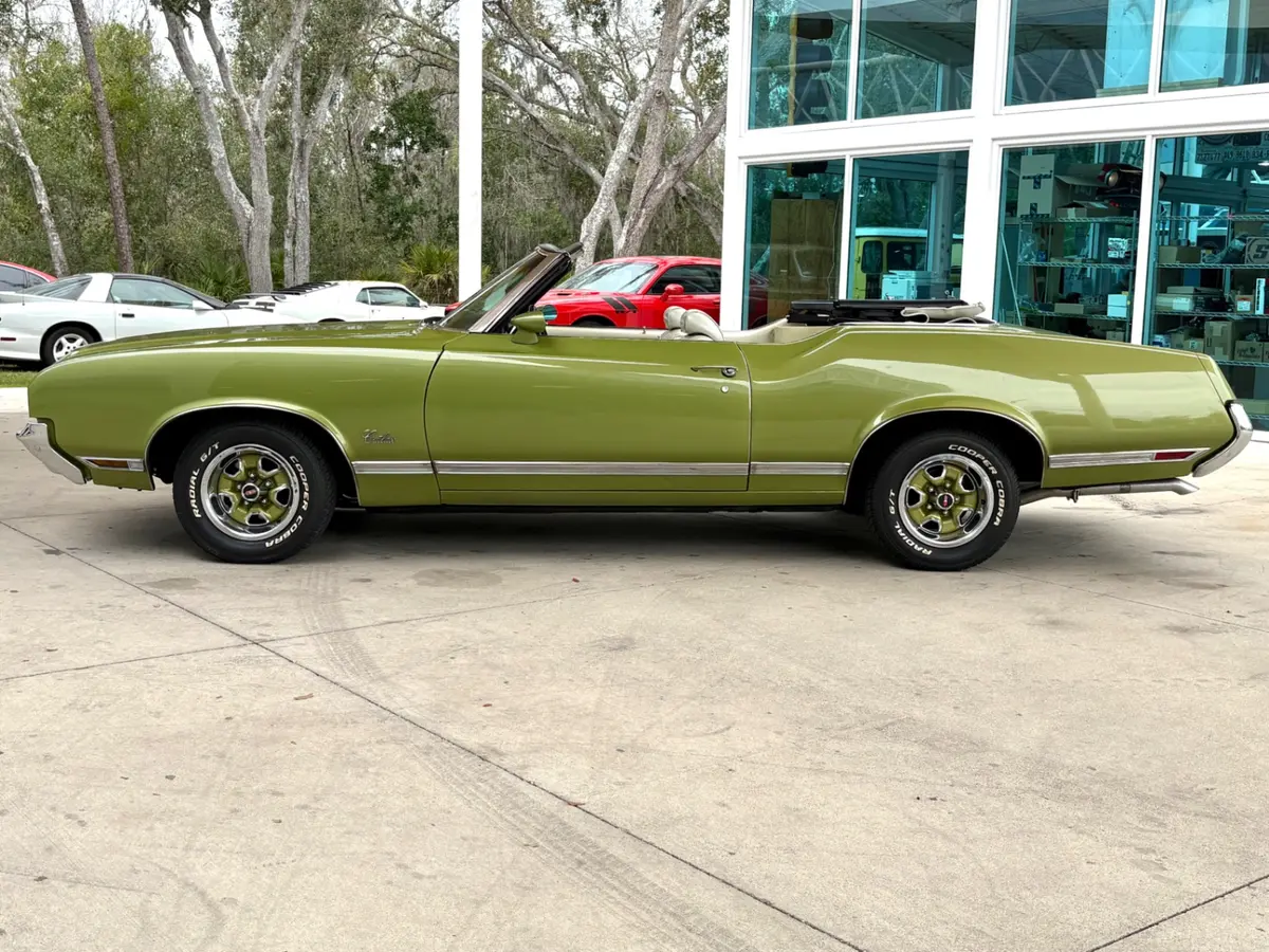Vehicle photo 10