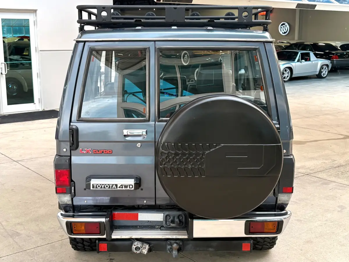Vehicle photo 8