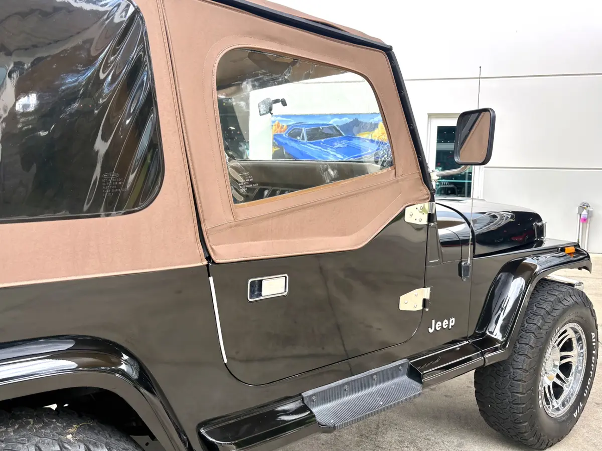 Vehicle photo 17