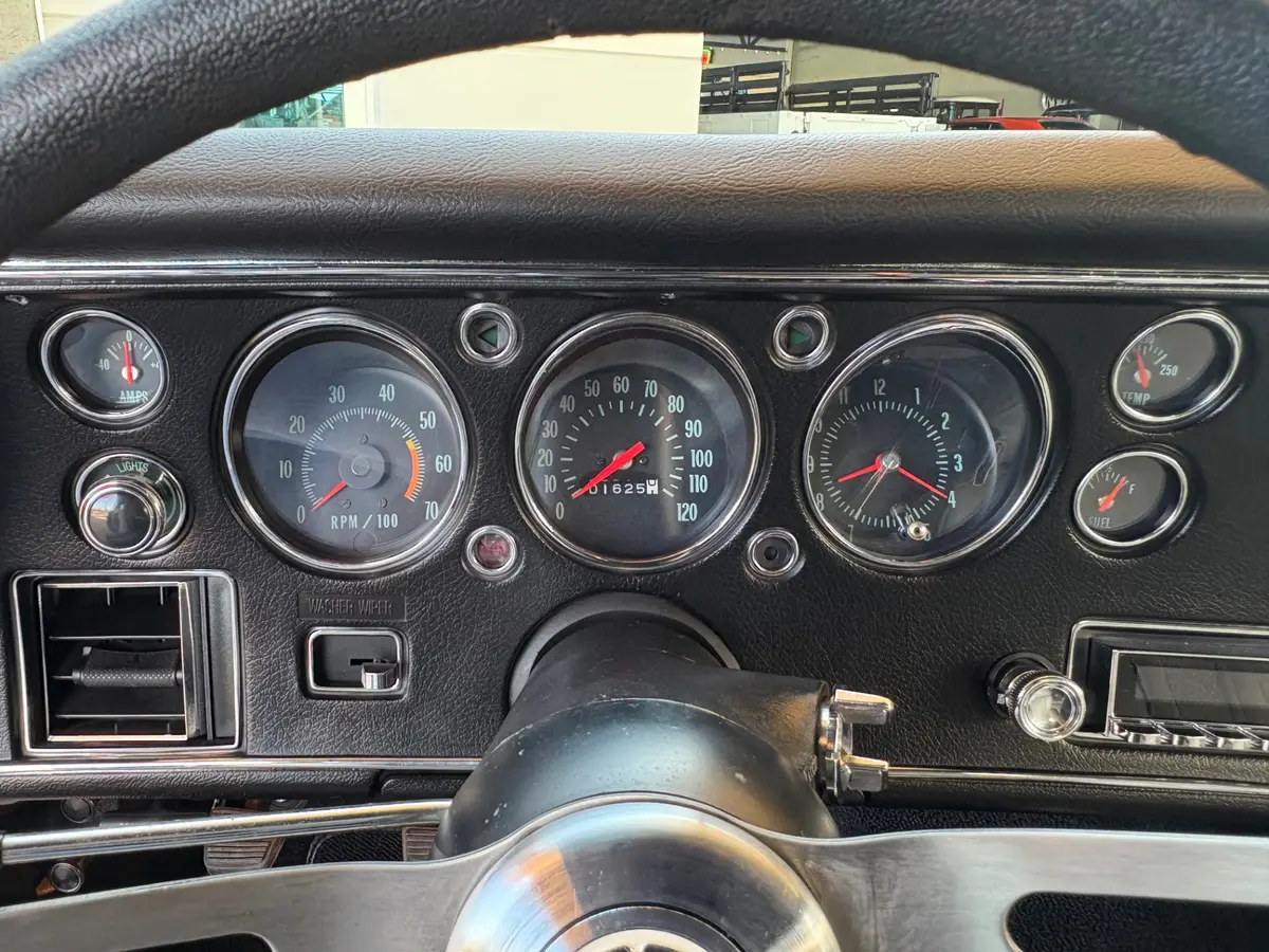 Vehicle photo 80
