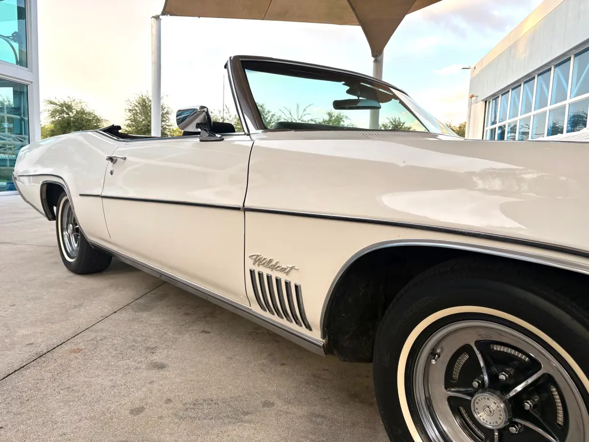 Vehicle photo 18