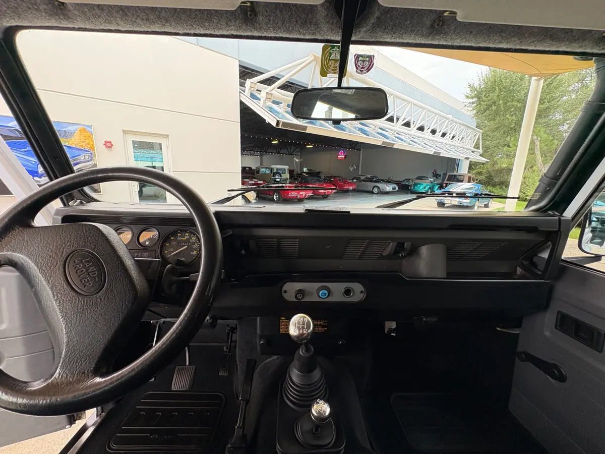Vehicle photo 37