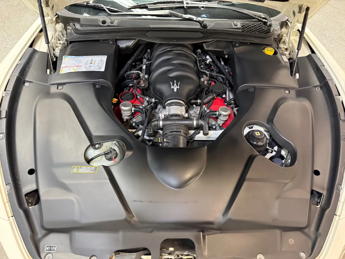 Vehicle photo 18