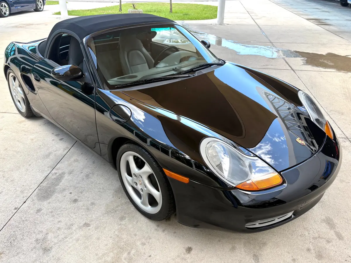 Vehicle photo 22