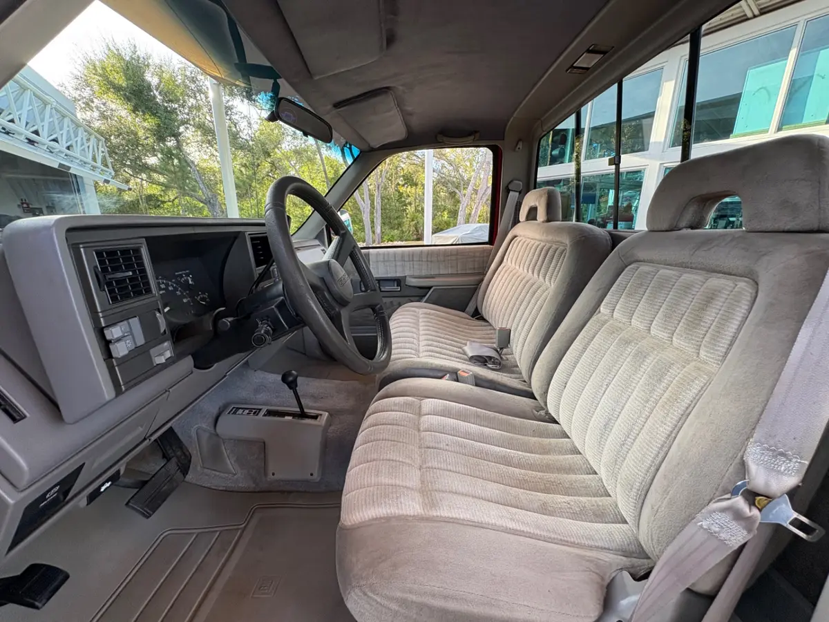 Vehicle photo 32