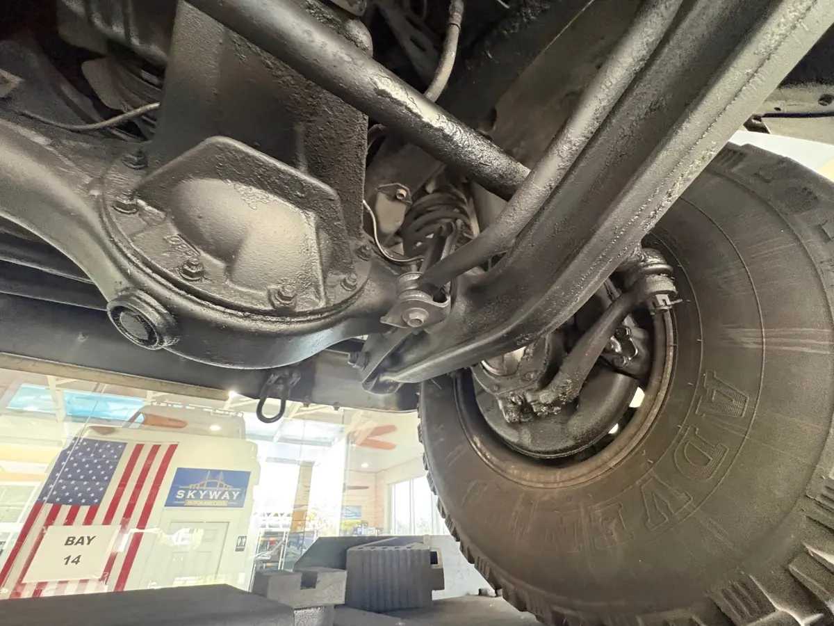 Vehicle photo 52
