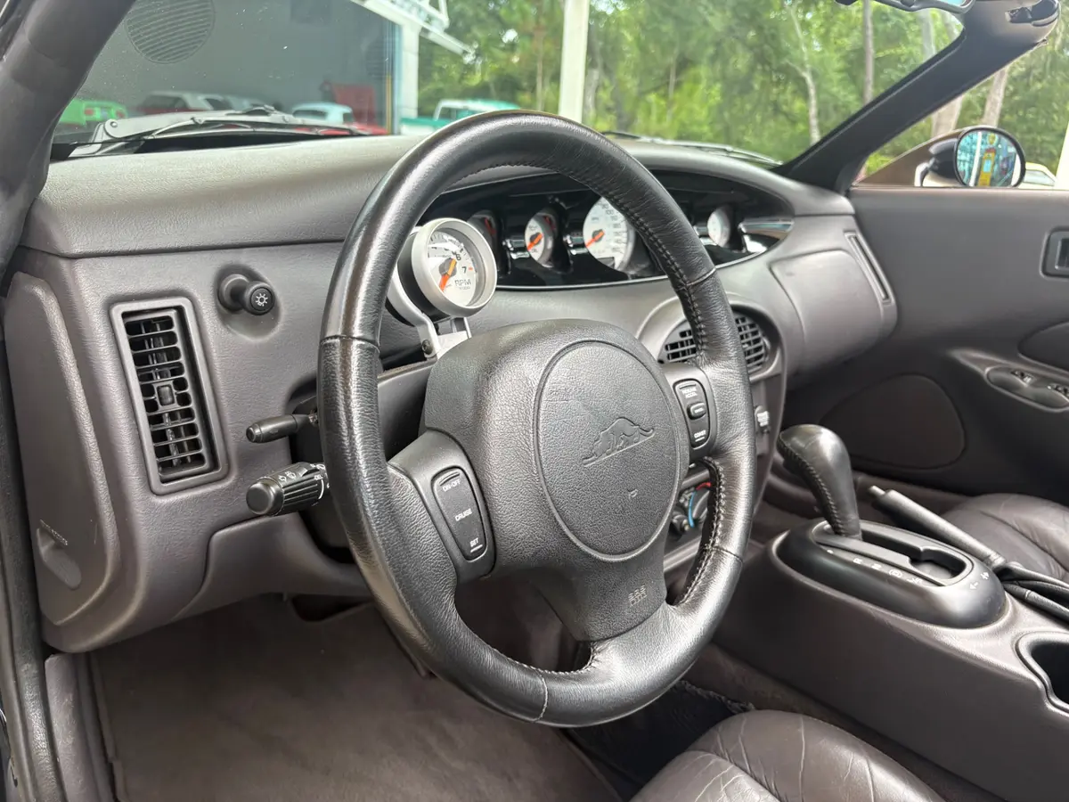 Vehicle photo 46