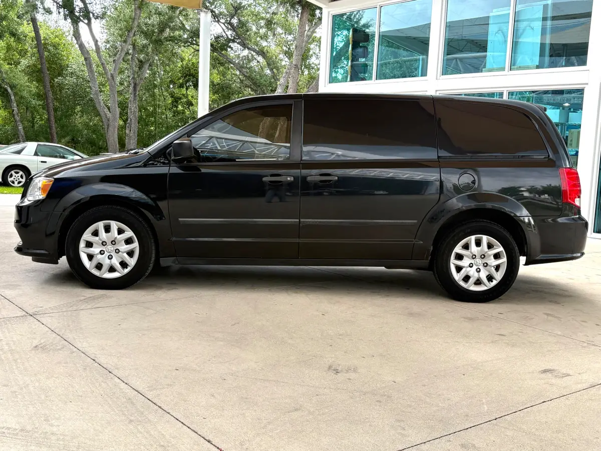 Vehicle photo 10