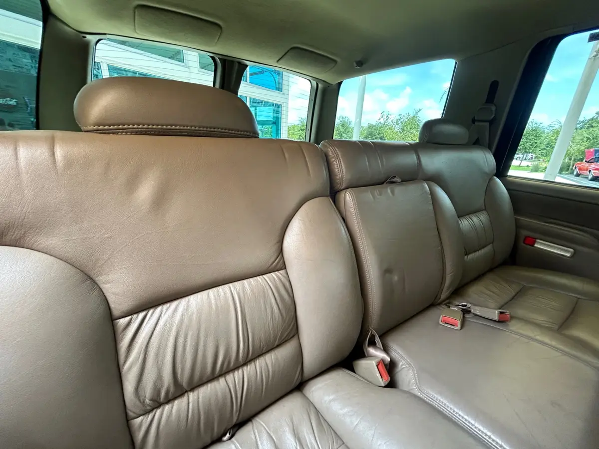 Vehicle photo 29