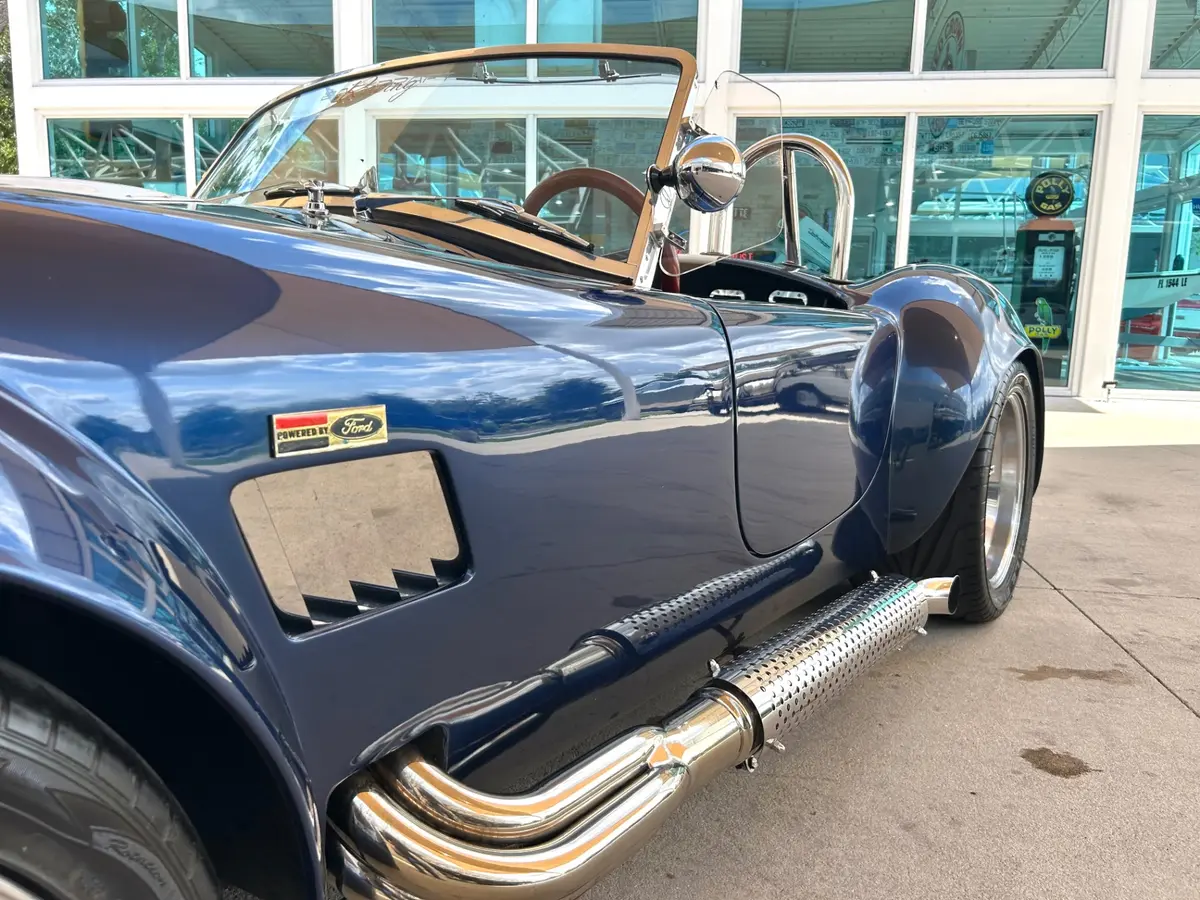 Vehicle photo 11