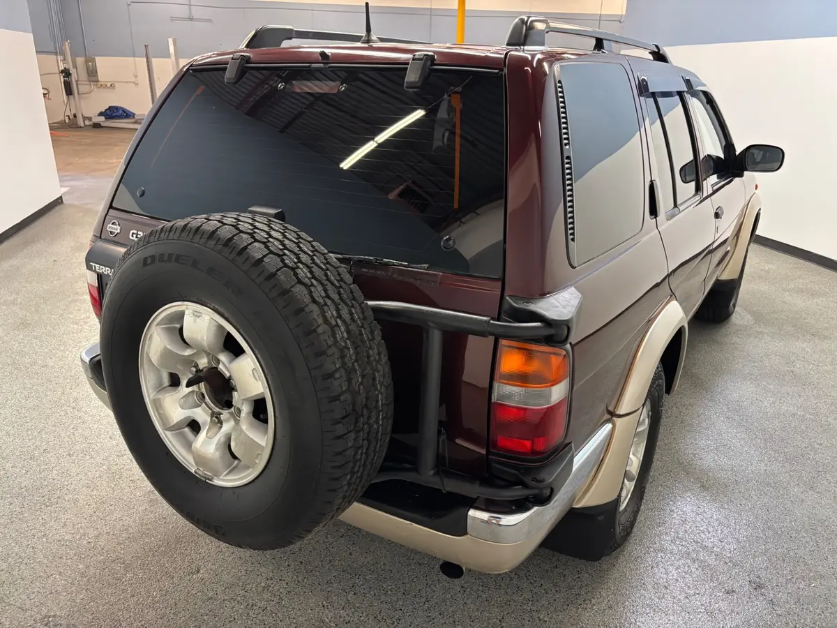 Vehicle photo 6