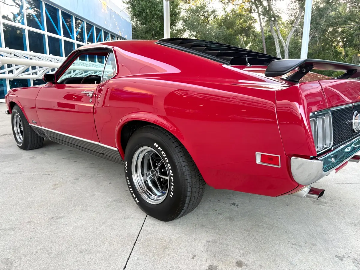 Vehicle photo 15