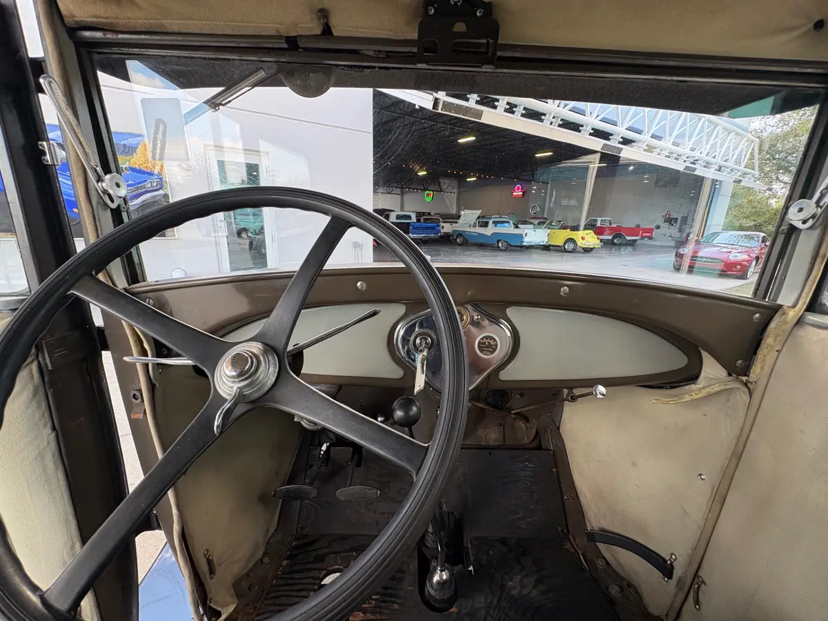 Vehicle photo 33