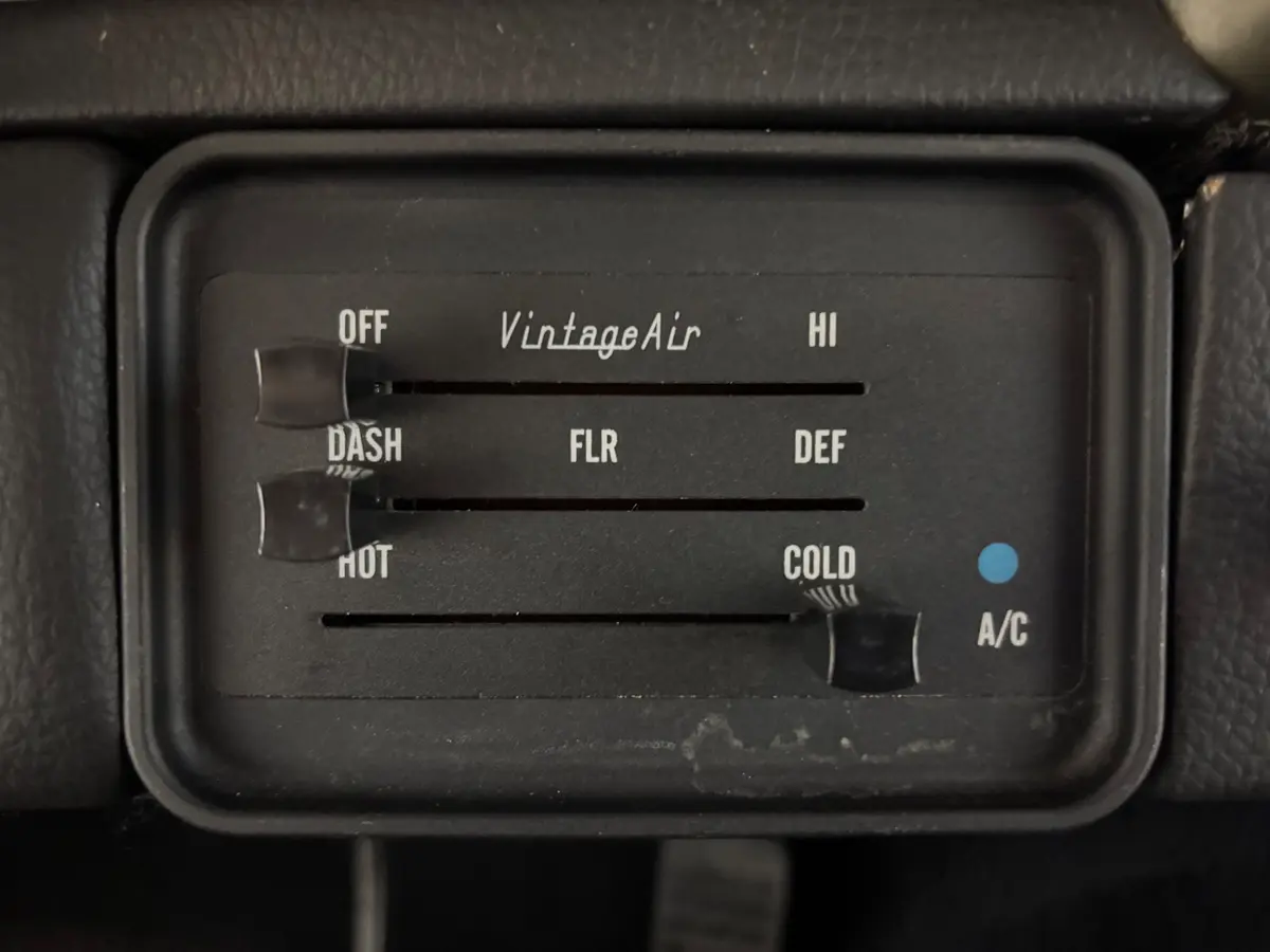 Vehicle photo 21