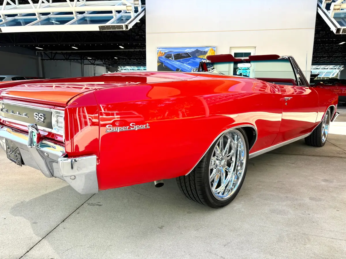 Vehicle photo 15