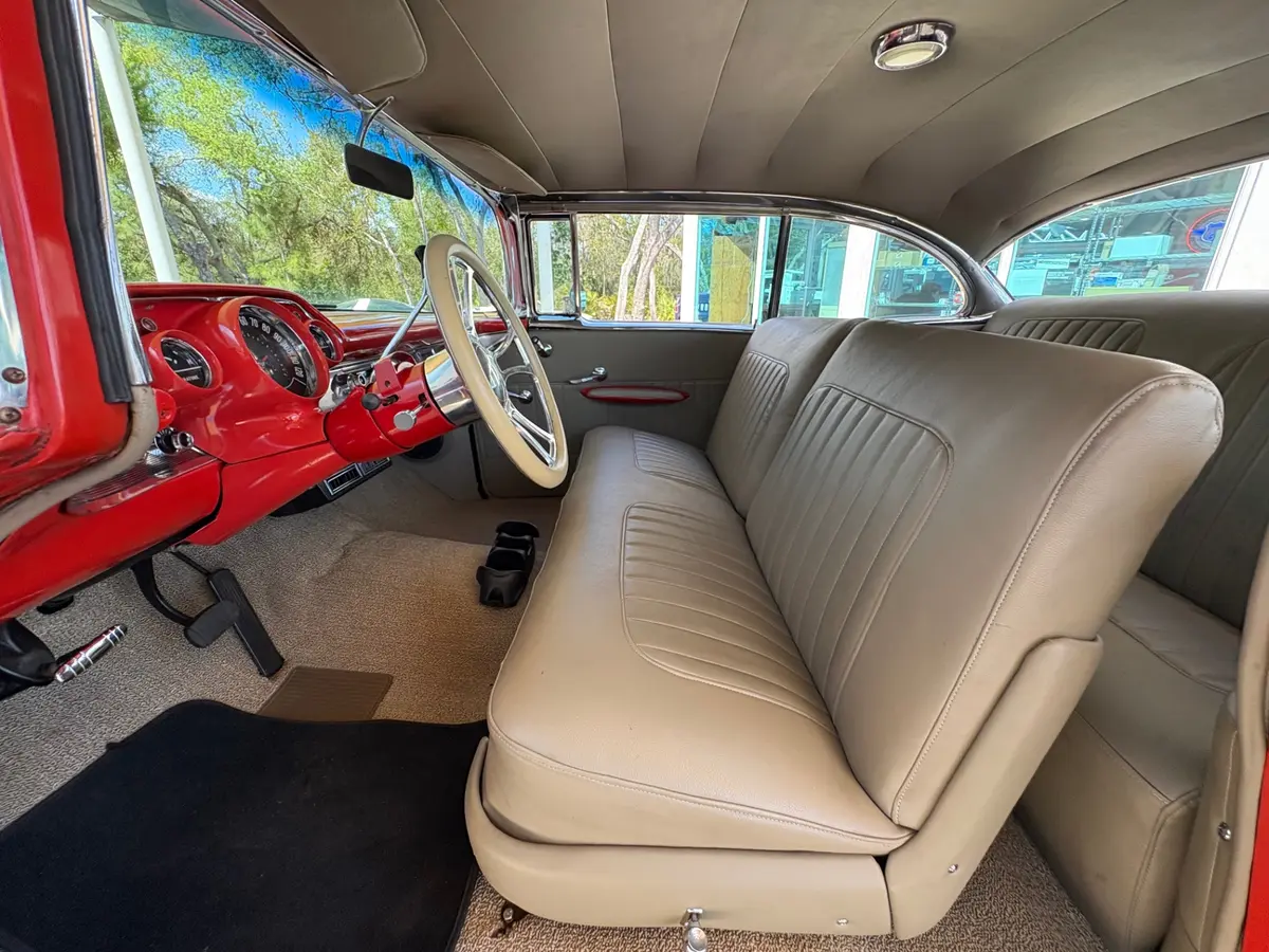 Vehicle photo 31