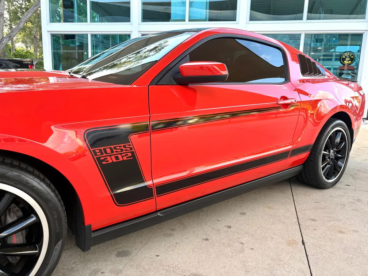 Vehicle photo 13