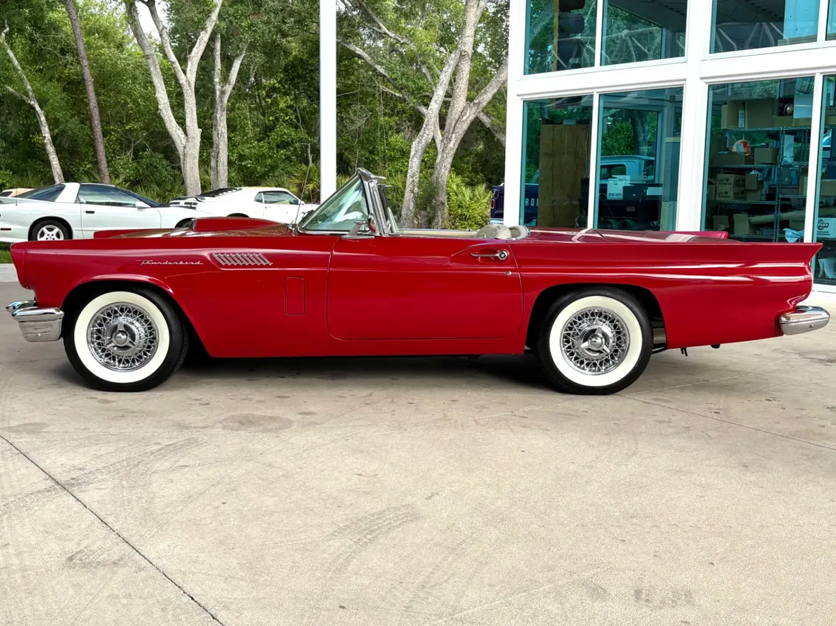 Vehicle photo 11