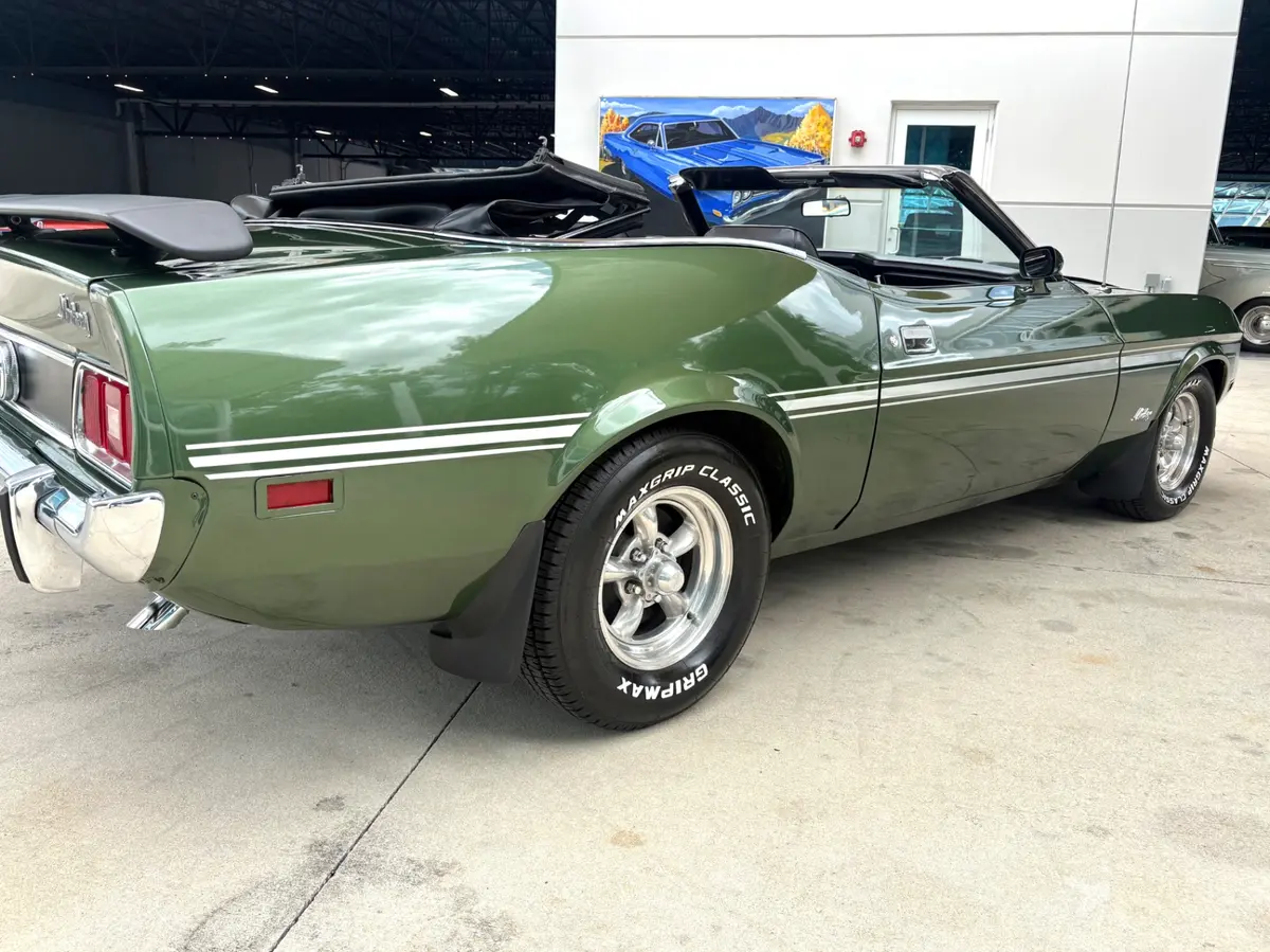 Vehicle photo 16
