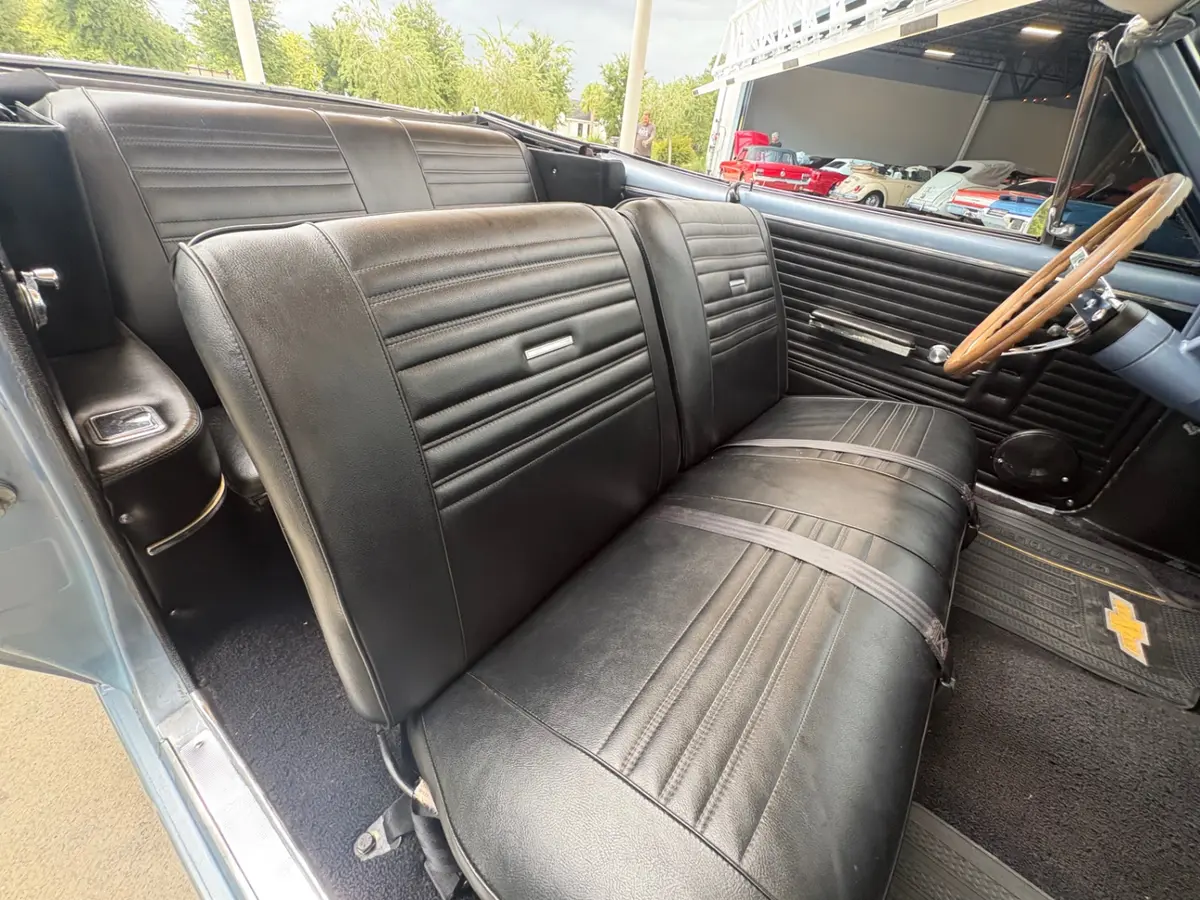 Vehicle photo 43