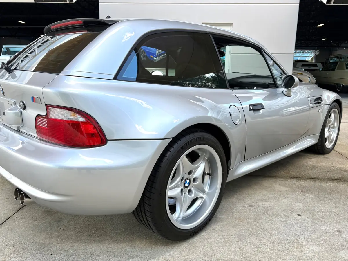 Vehicle photo 16