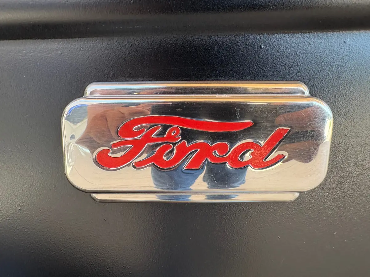 Vehicle photo 21