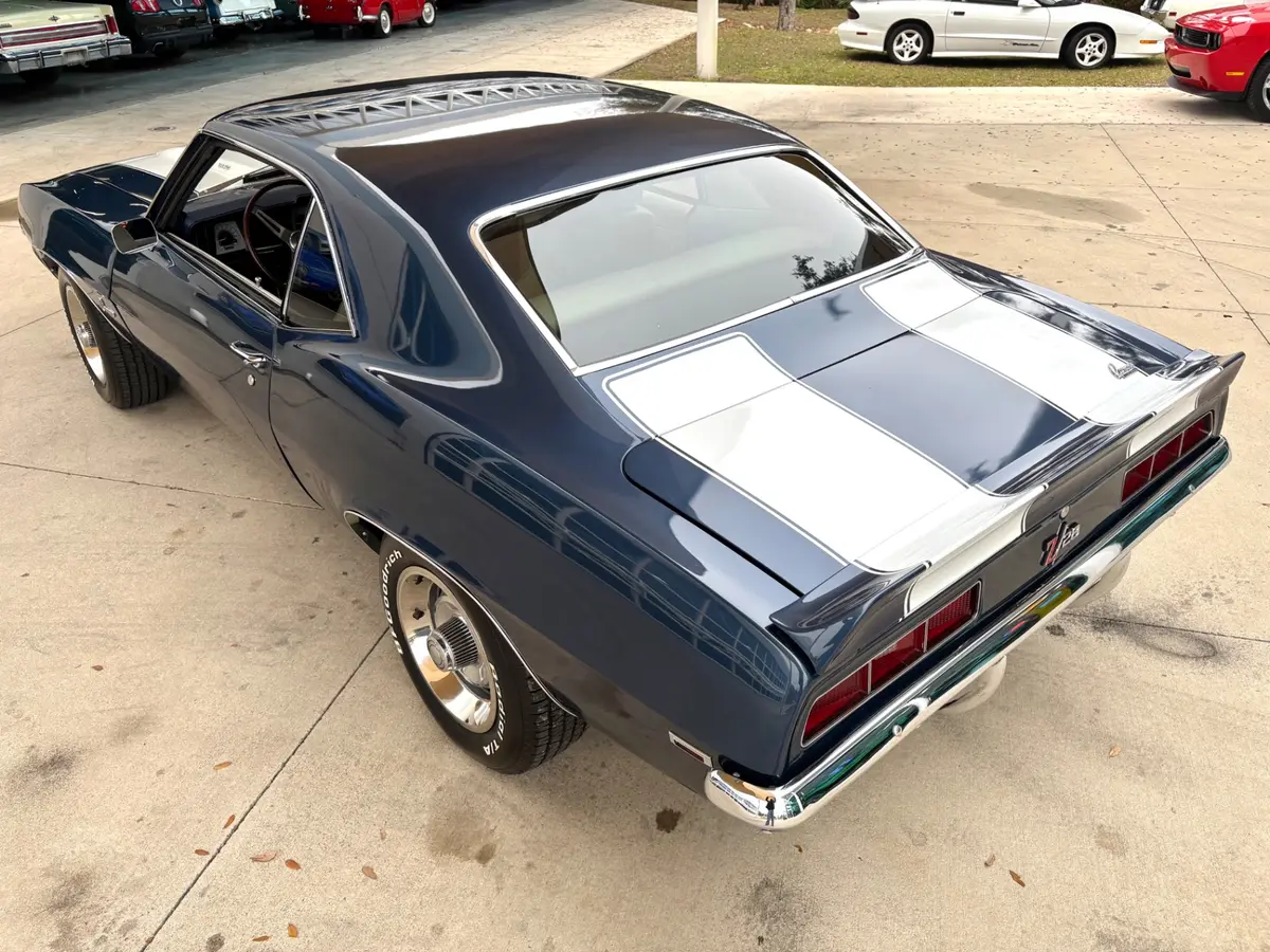 Vehicle photo 28