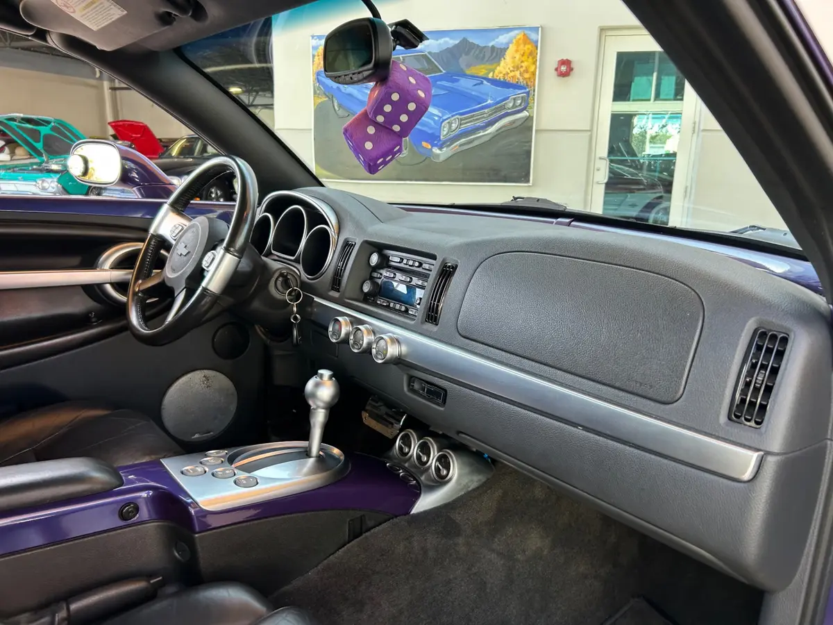 Vehicle photo 33
