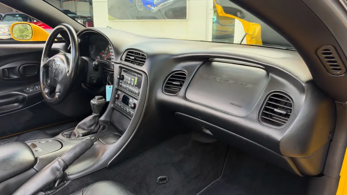 Vehicle photo 43